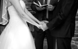 ohio-secluded-cabin-wedding-holding-hands-bly-photography